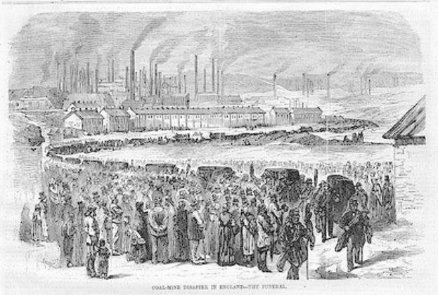 Schwarze und weiße Zeichnung von Menschen vor einer Fabrik mit Häusern und Rauch aus Schornsteinen, betitelt "coal-mine disaster in England the final" unten.