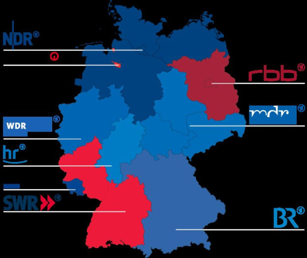 Eine Deutschlandkarte mit Bundesländern in rot und blau, die die Ergebnisse der Wahl 2016 zeigt, einschließlich der Namen der Kandidaten und des Wahldatums.