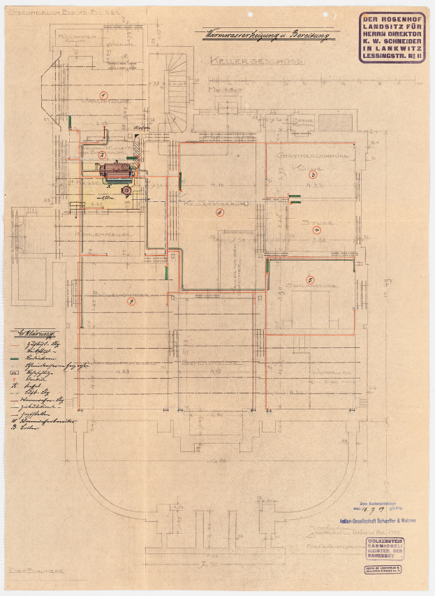 Ein detaillierter architektonischer Plan des Rosenhof-Krankenhauses in Hamburg, Deutschland, mit einem Gebäude mit zahlreichen Kabeln und Texten, die den Aufbau beschreiben, einschließlich Räumen, Fluren und anderen Merkmalen.