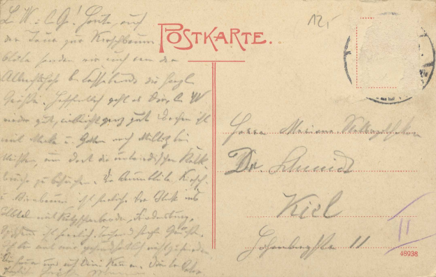 Alte Postkarte mit rotem deutschen Stempel und handgeschriebenem Text, wahrscheinlich ein Brief von der deutschen Regierung.
