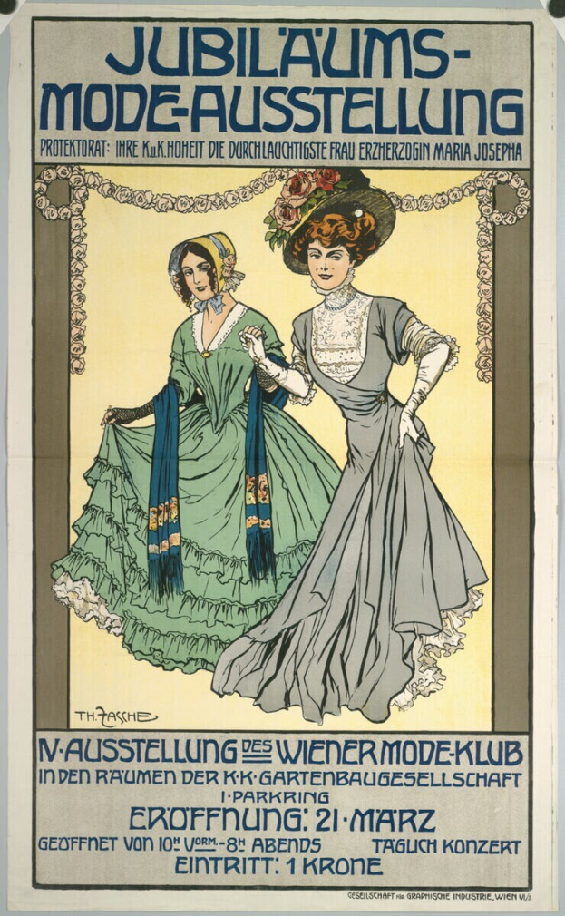 Ein Plakat, das eine Fashion Show mit zwei Frauen in Kleidern ankündigt, eines lang und wallend, das andere mit einem hohen Kragen und langen Ärmeln, beide mit Haarbuns, vor einem hellblauen Hintergrund mit fetter schwarzer Schrift.