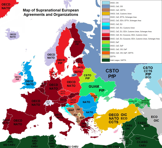 Farbcodierte Karte von Europa, die Länder und ihre jeweiligen Vereinbarungen oder Organisationen zeigt, mit Text für weitere Details.