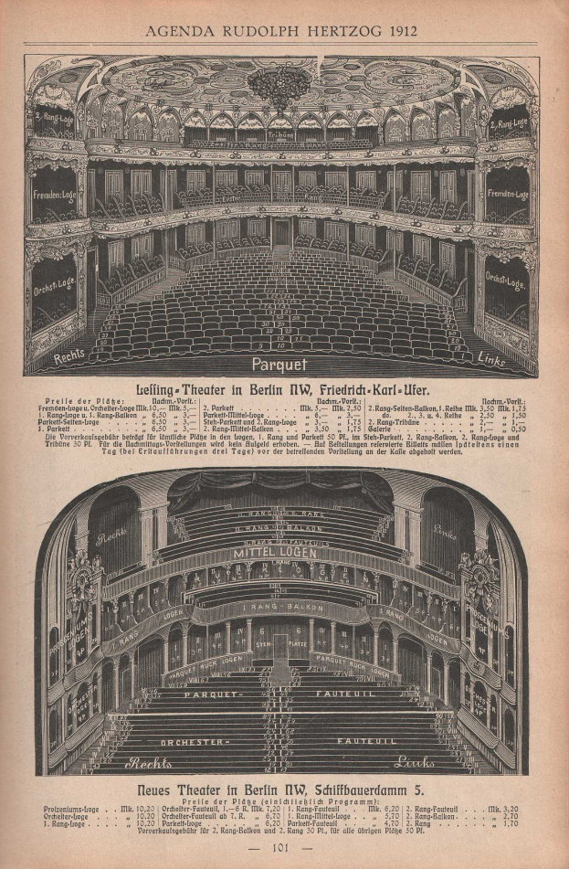 Schwarz-weiß-Illustration einer alten Buchseite mit einem großen Auditorium in Berlin, Deutschland von 1912, mit begleitendem Text, der das Layout des Theaters beschreibt.