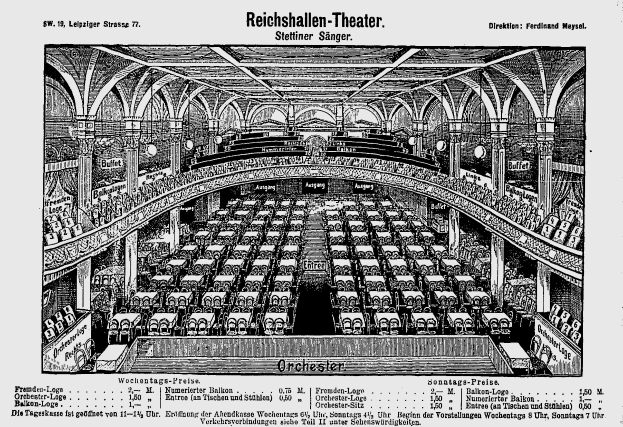 Schwarzes und weißes architektonisches Zeichnung des Reichshallen Theaters in Berlin, das das Auditorium mit Sitzreihen, Säulen und Decken Details zeigt, zusammen mit Text am Boden.