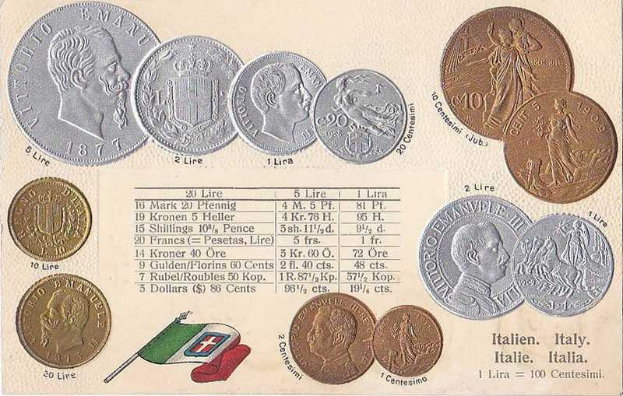 Eine Sammlung italienischer Münzen von 1877-1910, darunter mehrere 20-Lire-Münzen, auf Papier in einer Reihe angeordnet mit italienischer und weiterer Flagge darunter.