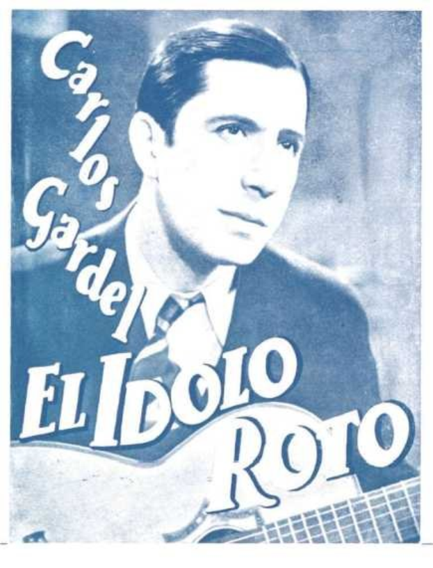 Ein Plakat von El Idolo Roro, einem spanischen S├Ąnger-Schreiber, der eine Gitarre h├Ąlt, ein weißes Hemd und einen schwarzen Anzug tr├Ągt, mit einem ernsten Ausdruck, vor einem hellblauen Hintergrund mit fetter schwarzer Schrift.