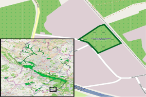 Eine Karte von Stuttgart, Deutschland, geteilt in zwei Teile mit Text oben und unten, zeigt eine klar markierte Standortvorschlag.